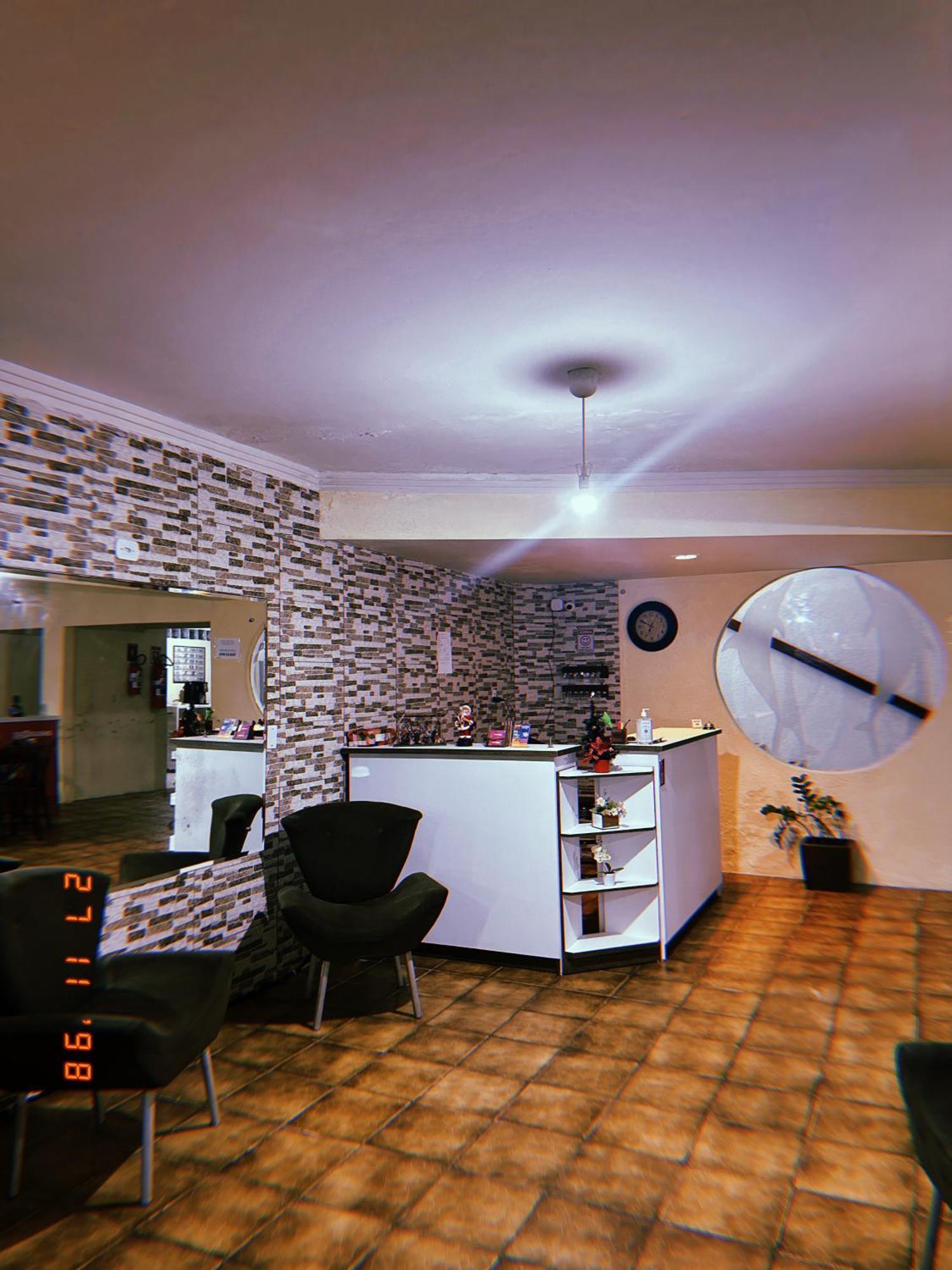 Gales Hotel *